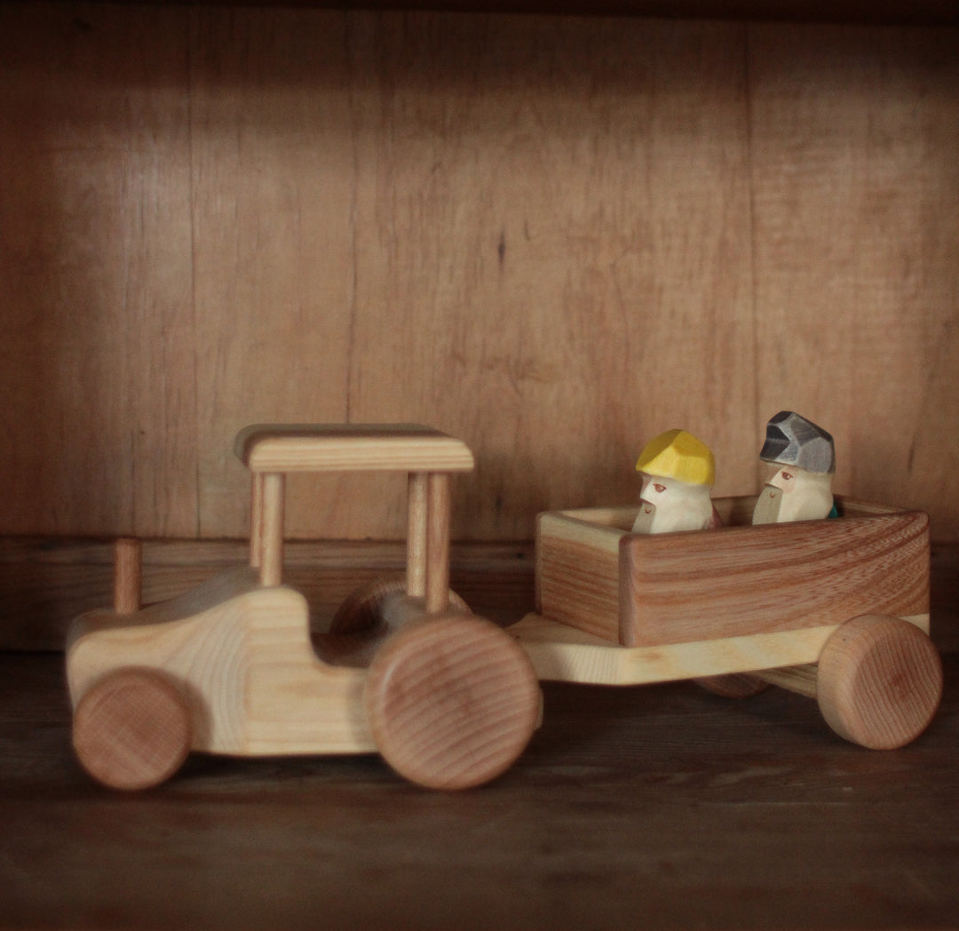 Holz Traktor mit Anhänger