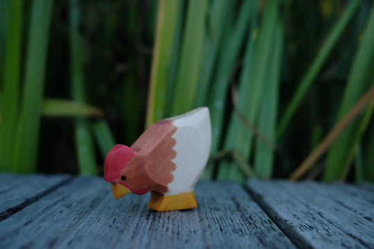 Holzwald Huhn pickend