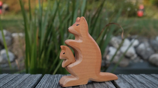 Holzwald Känguru mit Baby